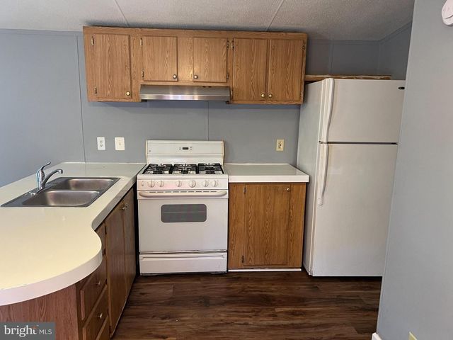 12 CARDINAL LN, Essex, MD 21221