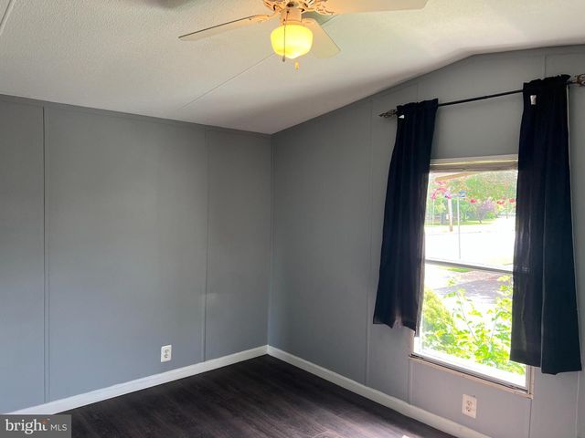 12 CARDINAL LN, Essex, MD 21221