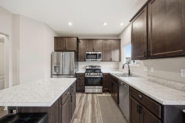 1042 Queen Bee Place, Grove City, OH 43123