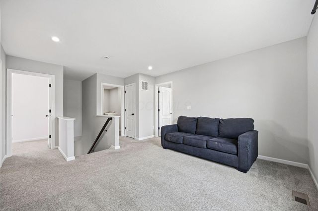 1042 Queen Bee Place, Grove City, OH 43123