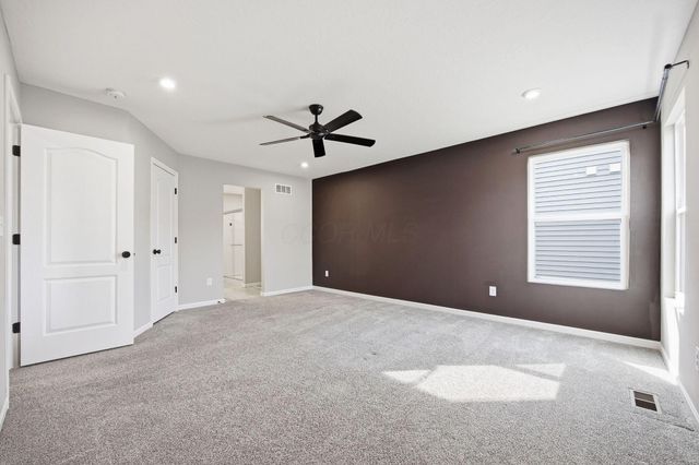 1042 Queen Bee Place, Grove City, OH 43123