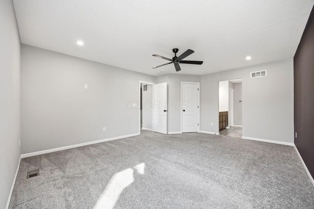 1042 Queen Bee Place, Grove City, OH 43123