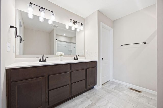 1042 Queen Bee Place, Grove City, OH 43123