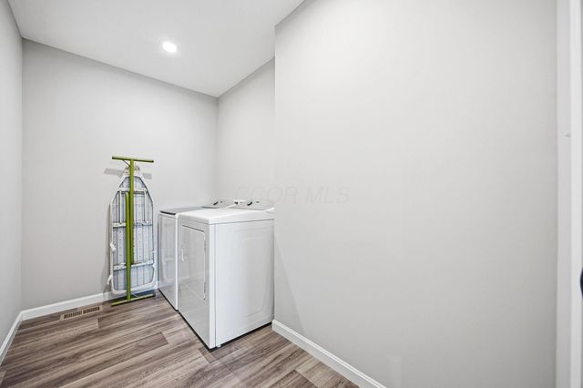 1042 Queen Bee Place, Grove City, OH 43123