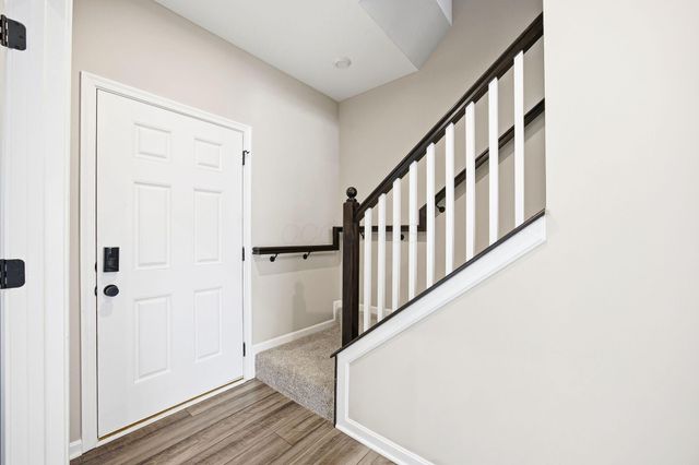 1042 Queen Bee Place, Grove City, OH 43123