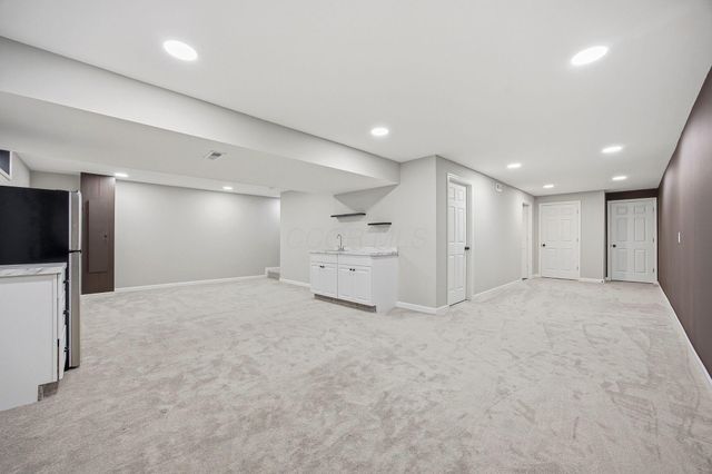 1042 Queen Bee Place, Grove City, OH 43123