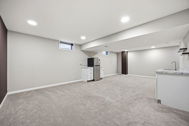 1042 Queen Bee Place, Grove City, OH 43123