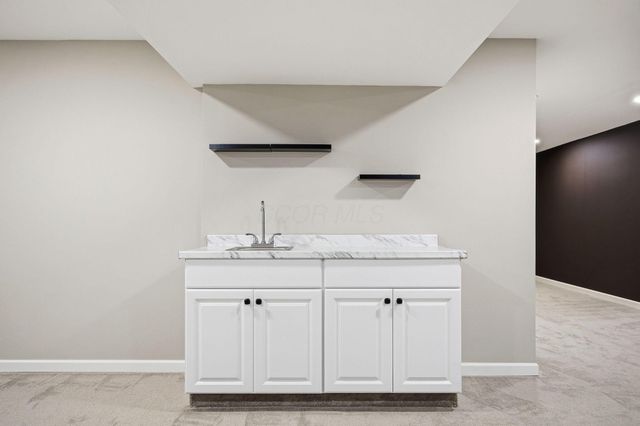 1042 Queen Bee Place, Grove City, OH 43123