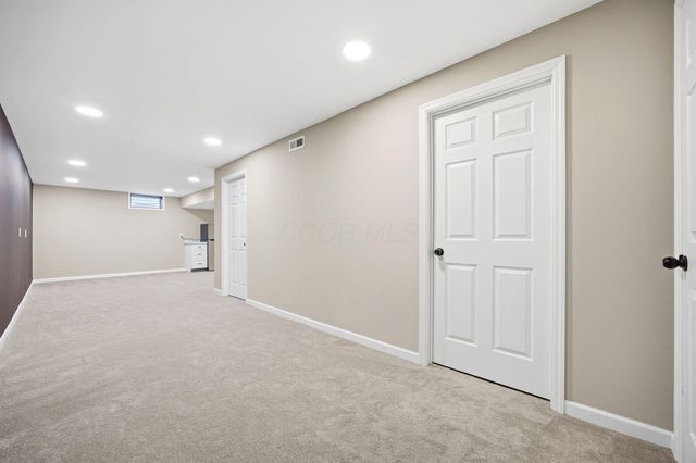 1042 Queen Bee Place, Grove City, OH 43123