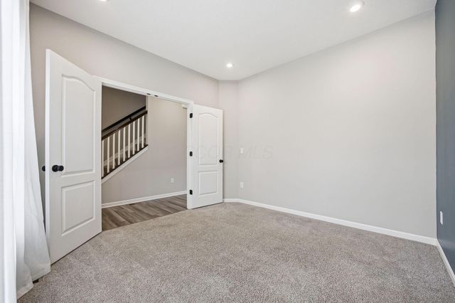 1042 Queen Bee Place, Grove City, OH 43123