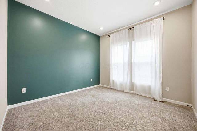 1042 Queen Bee Place, Grove City, OH 43123