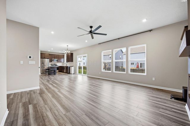 1042 Queen Bee Place, Grove City, OH 43123