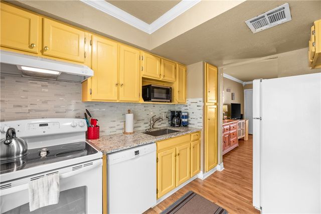 14873 Granada Dr 10, Corpus Christi, TX 78418