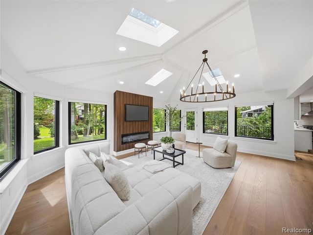 766 Woodchester Drive, Bloomfield Hills, MI 48304