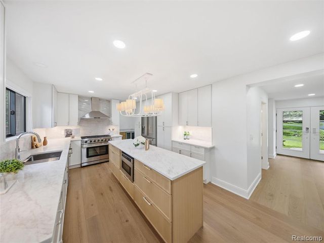 766 Woodchester Drive, Bloomfield Hills, MI 48304
