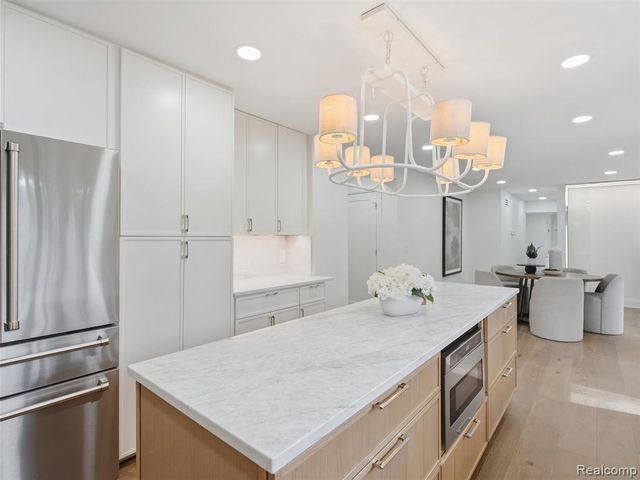 766 Woodchester Drive, Bloomfield Hills, MI 48304