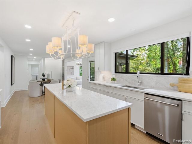 766 Woodchester Drive, Bloomfield Hills, MI 48304