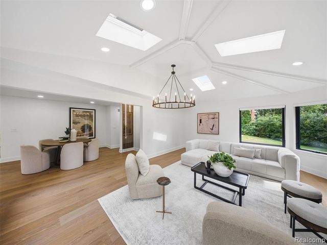 766 Woodchester Drive, Bloomfield Hills, MI 48304