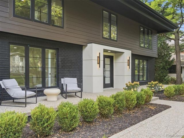 766 Woodchester Drive, Bloomfield Hills, MI 48304