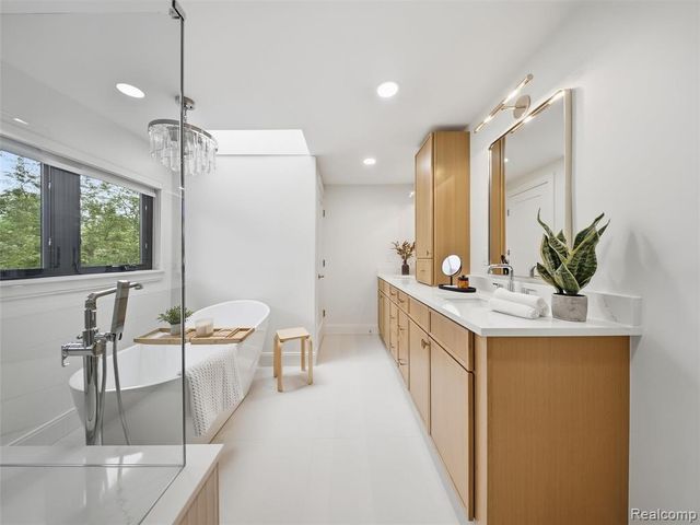 766 Woodchester Drive, Bloomfield Hills, MI 48304