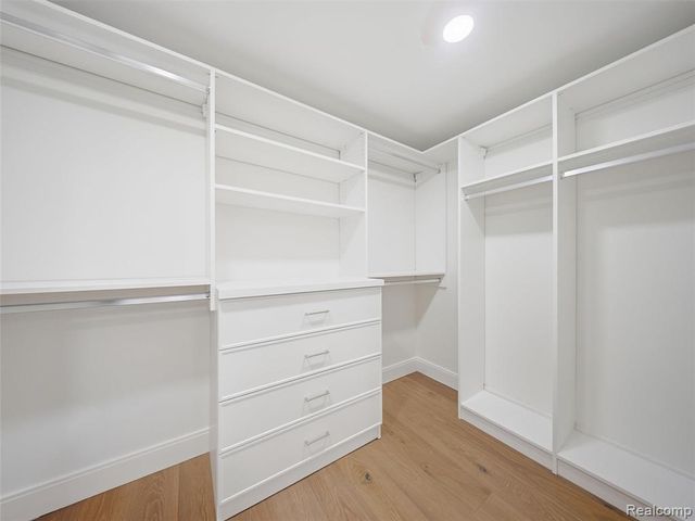 766 Woodchester Drive, Bloomfield Hills, MI 48304