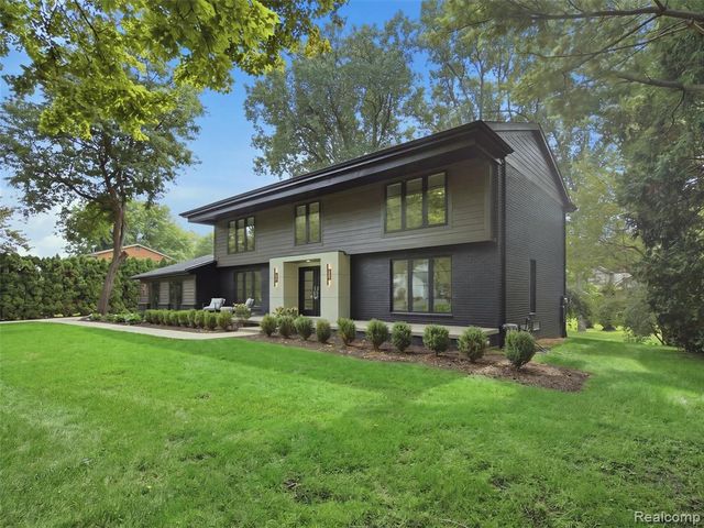 766 Woodchester Drive, Bloomfield Hills, MI 48304