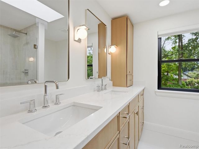 766 Woodchester Drive, Bloomfield Hills, MI 48304