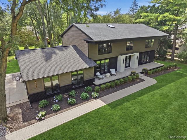 766 Woodchester Drive, Bloomfield Hills, MI 48304