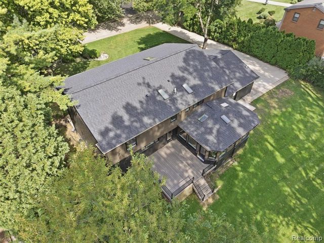 766 Woodchester Drive, Bloomfield Hills, MI 48304