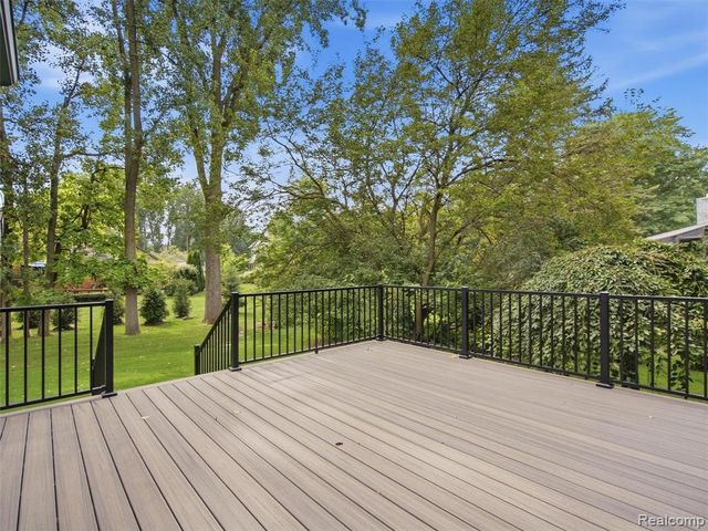 766 Woodchester Drive, Bloomfield Hills, MI 48304