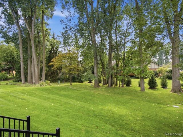 766 Woodchester Drive, Bloomfield Hills, MI 48304