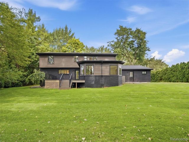 766 Woodchester Drive, Bloomfield Hills, MI 48304