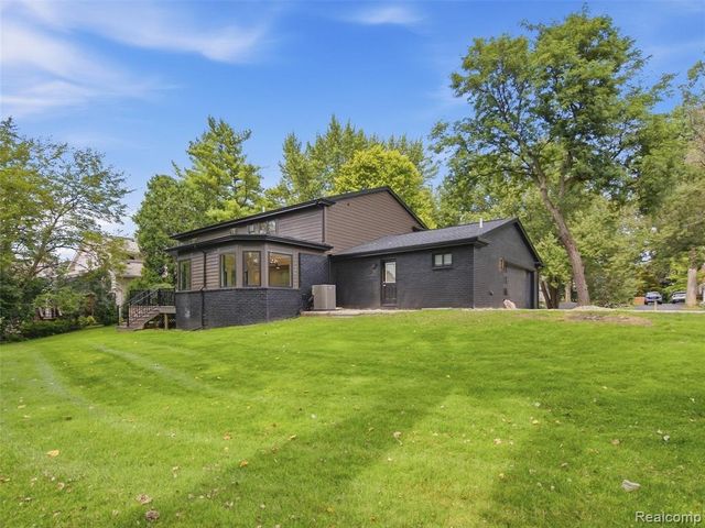 766 Woodchester Drive, Bloomfield Hills, MI 48304