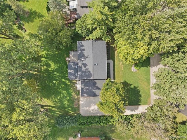 766 Woodchester Drive, Bloomfield Hills, MI 48304