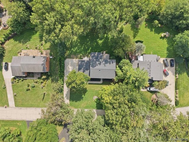 766 Woodchester Drive, Bloomfield Hills, MI 48304