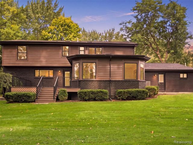 766 Woodchester Drive, Bloomfield Hills, MI 48304
