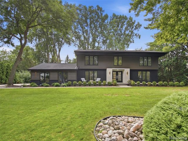 766 Woodchester Drive, Bloomfield Hills, MI 48304
