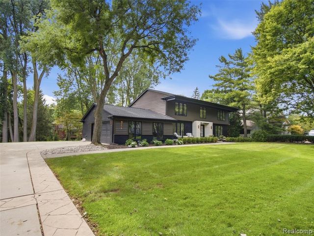 766 Woodchester Drive, Bloomfield Hills, MI 48304