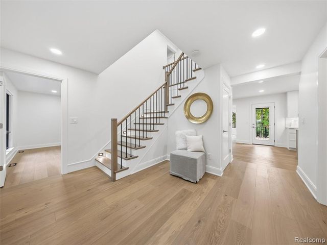 766 Woodchester Drive, Bloomfield Hills, MI 48304