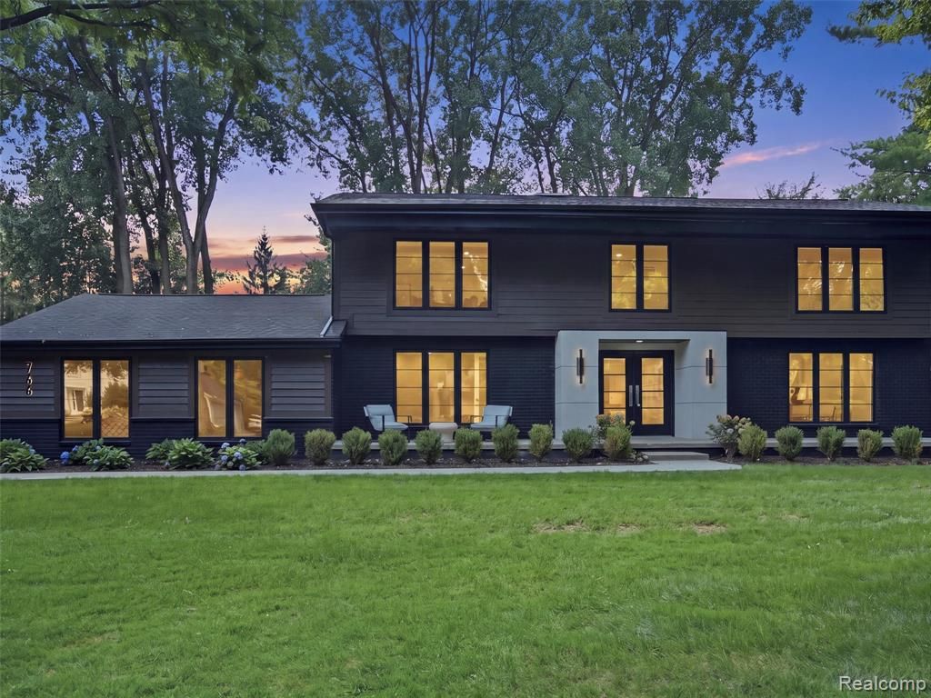 766 Woodchester Drive, Bloomfield Hills, MI 48304