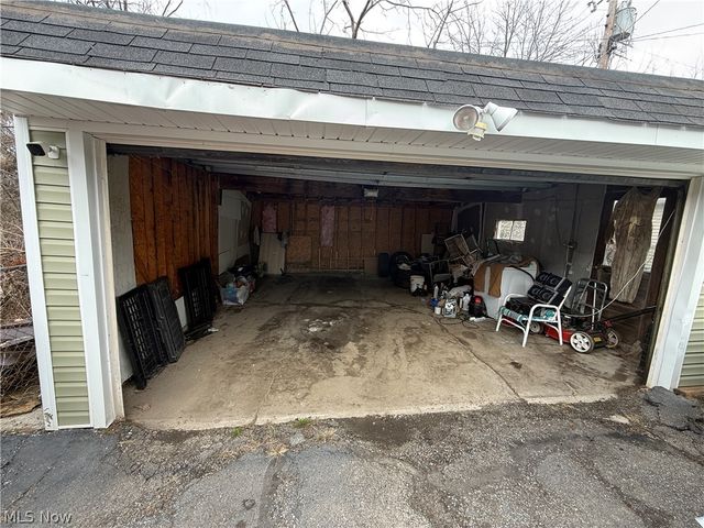 13207 S Parkway, Garfield Heights, OH 44105