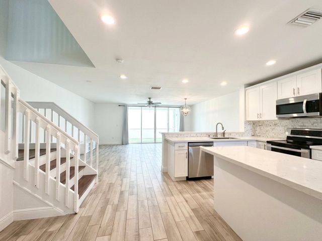6207 Old Court Road 604, Boca Raton, FL 33433