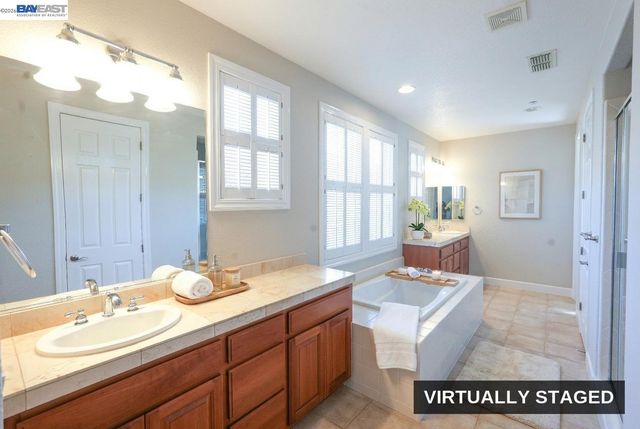 200 Seapoint Pl, Richmond, CA 94801