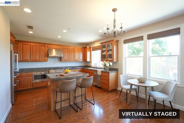 200 Seapoint Pl, Richmond, CA 94801