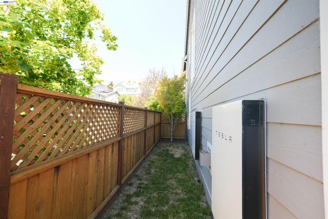 200 Seapoint Pl, Richmond, CA 94801
