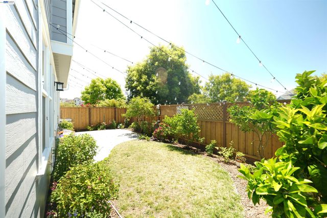 200 Seapoint Pl, Richmond, CA 94801