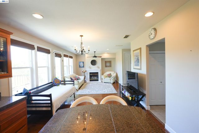 200 Seapoint Pl, Richmond, CA 94801