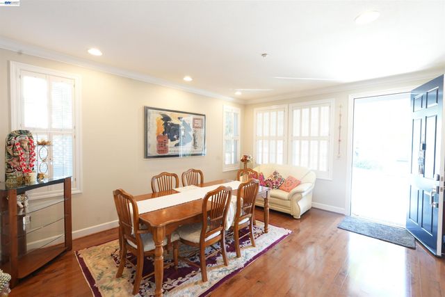 200 Seapoint Pl, Richmond, CA 94801