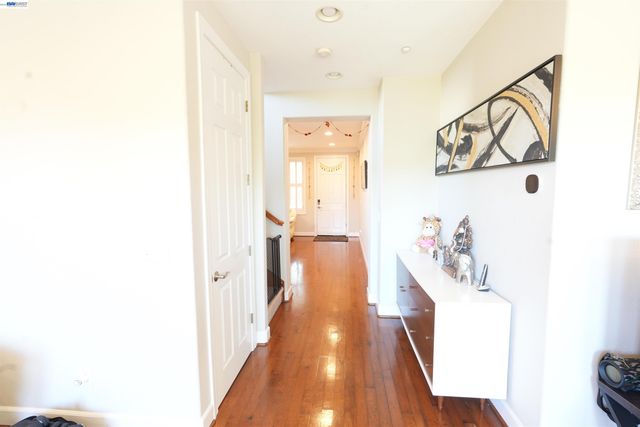 200 Seapoint Pl, Richmond, CA 94801