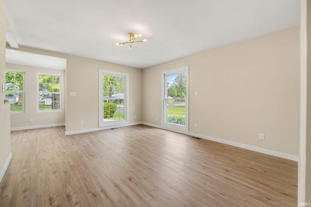 2145 E 770 S, Wolcottville, IN 46795